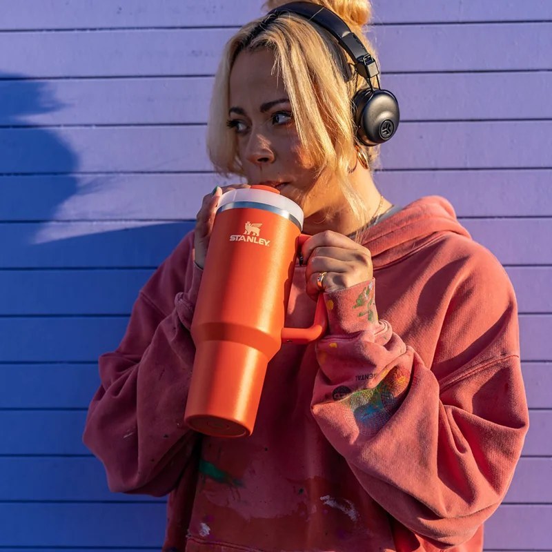 ماگ استنلی Quencher H2.O دسته دار 1.18 لیتر وارداتی 9 ماگ استنلی Quencher H2.O دسته دار 1.18 لیتر وارداتی